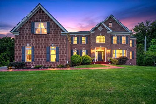 6100 Blue Belle Dr, Center Valley, PA, 18034-8133 | Card Image
