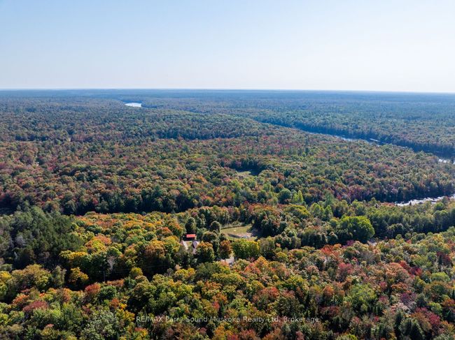 1099 Bunny Trail, House other with 6 bedrooms, 2 bathrooms and 10 parking in Dunchurch ON | Image 5