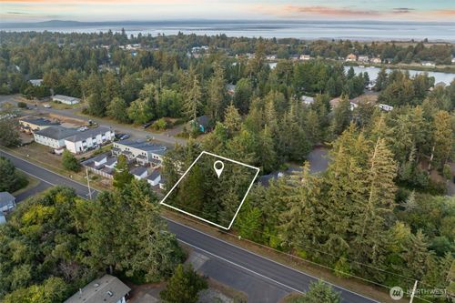 605 Sunset Ave Ne, Ocean Shores, WA, 98569-9585 | Card Image