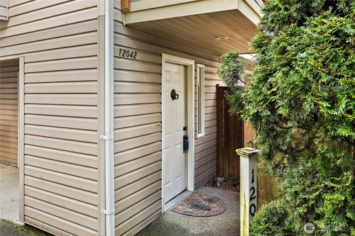 12042 31st Avenue Ne, Seattle, WA, 98125 | Card Image