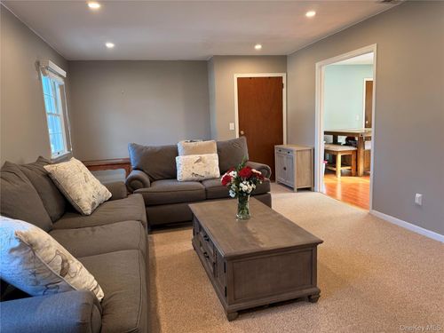 10 Armell St, Huntingtn Sta, NY, 11746-3325 | Card Image