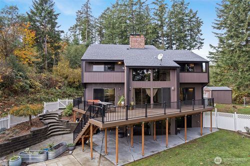 1048 12th Ave, Fox Island, WA, 98333-9641 | Card Image