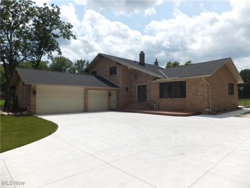 7596 W 130th St, Middleburg Heights, OH, 44130-5713 | Card Image