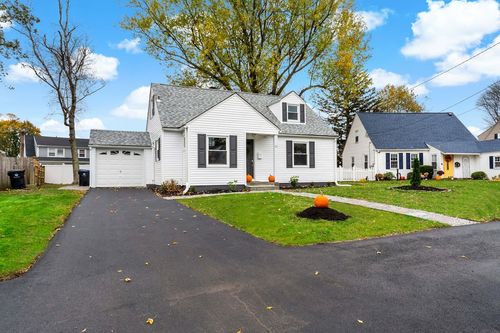 33 Arland Dr, Pawtucket, RI, 02861-1503 | Card Image