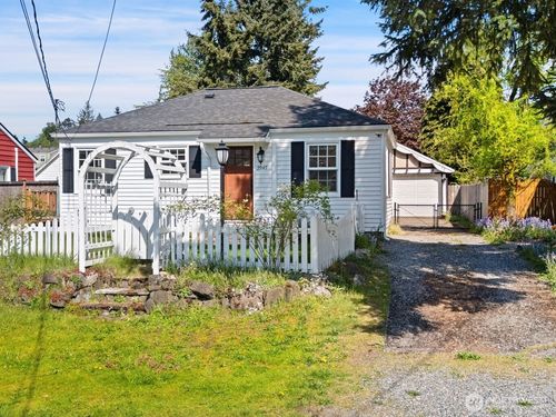 2947 38th Ave Ne, Tacoma, WA, 98422-2601 | Card Image