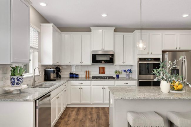 Lots of cabinetry | Image 8