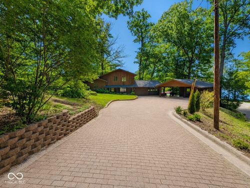 1859 White Oak Ln E, Martinsville, IN, 46151-8707 | Card Image