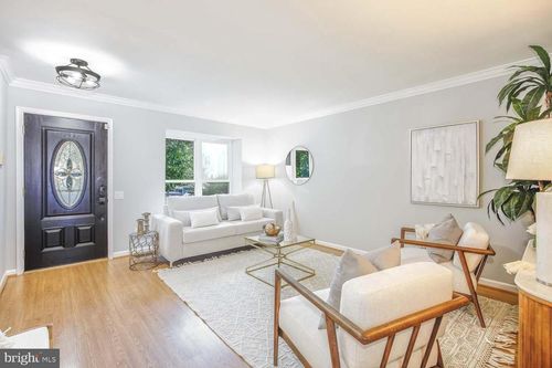 8087 Topper Ct, ALEXANDRIA, VA, 22315-5016 | Card Image