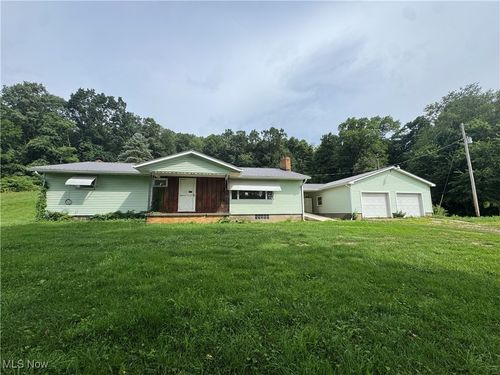 3265 Yorkview Rd Sw, New Philadelphia, OH, 44663-7535 | Card Image