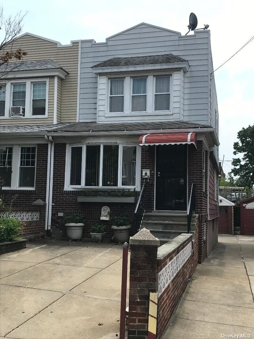 Eliot Ave, Middle Village, NY 11379