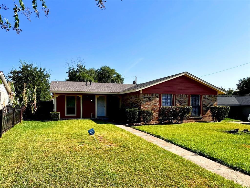 Bluffcreek Dr, Dallas, TX 75227