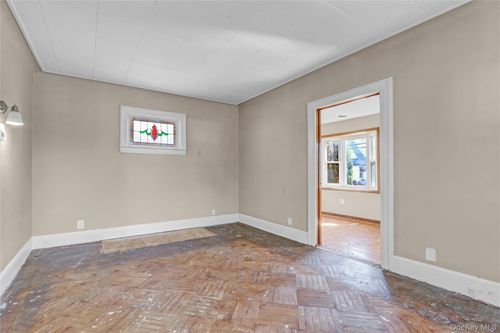 89 Rolling St, Lynbrook, NY, 11563-1816 | Card Image