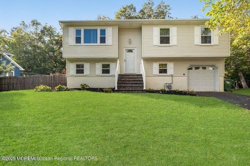922 Morris Ave, Lakewood, NJ, 08701-5521 | Card Image