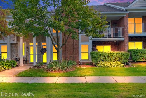 56471 Chesapeake Trl, Shelby Township, MI, 48316-5048 | Card Image