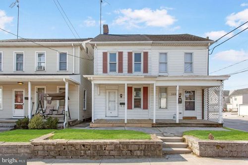 211 Fulton St, HANOVER, PA, 17331-2607 | Card Image