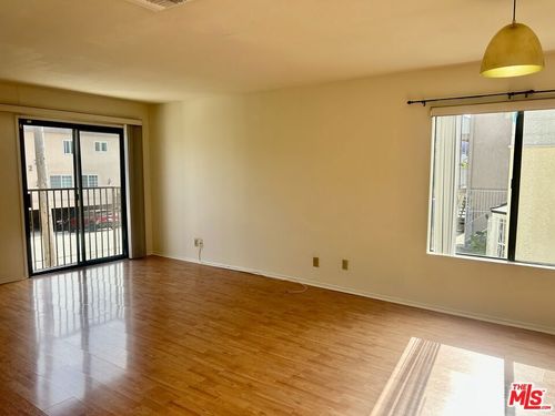 102-8515 Saturn St, Los Angeles, CA, 90019-5852 | Card Image