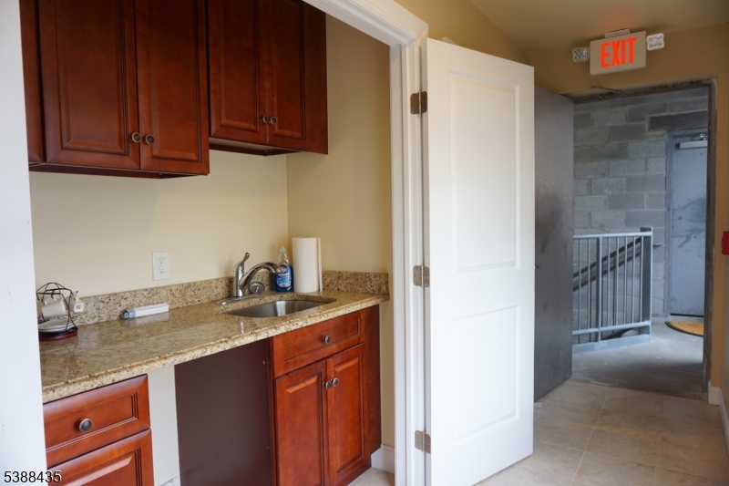 Commercial Lease in Paterson City 3