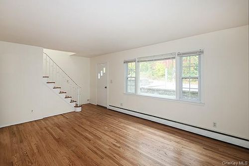 27 Potter Ln, Halesite, NY, 11743-2142 | Card Image