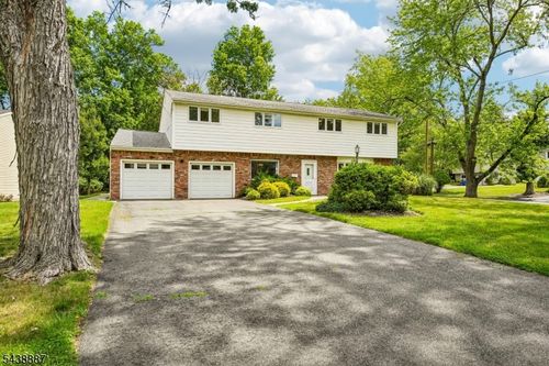 18 Arlington Dr, Livingston, NJ, 07039-4439 | Card Image