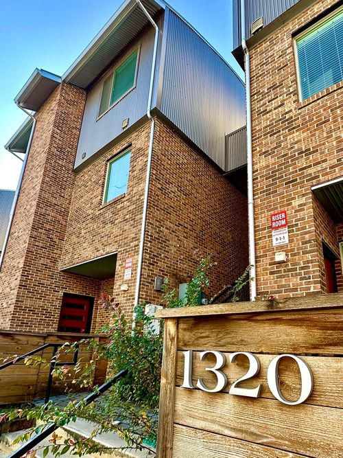206-1320 May St, Fort Worth, TX, 76104-7658 | Card Image