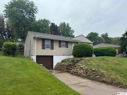 2820 S 76th Avenue, Omaha, NE, 68124 | Card Image