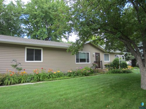 6512 W Essex Dr, Sioux Falls, SD, 57106-1656 | Card Image