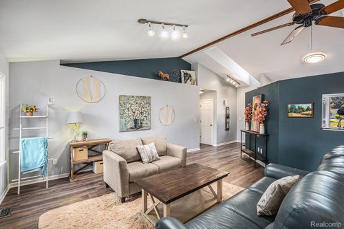 2165 Dublin Ct, Ortonville, MI, 48462-8597 | Card Image