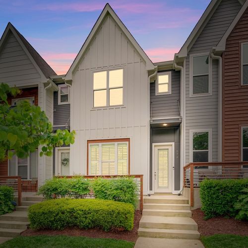 678 James Ave, Nashville, TN, 37209-2002 | Card Image