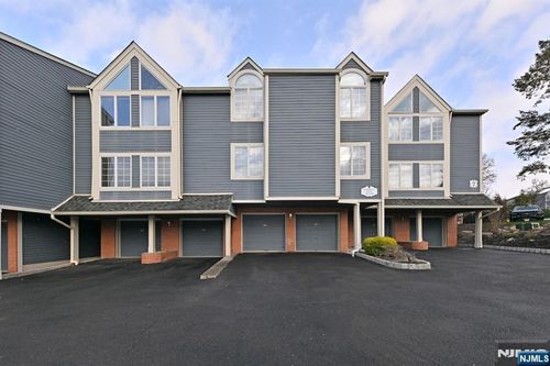 190 Surrey Ct, Ramsey, NJ, 07446-1255 | Card Image