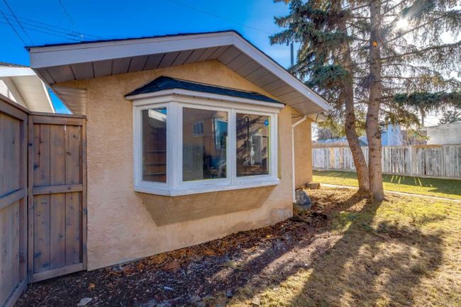 427 53 Avenue Sw, Home with 4 bedrooms, 3 bathrooms and 4 parking in Calgary AB | Image 39