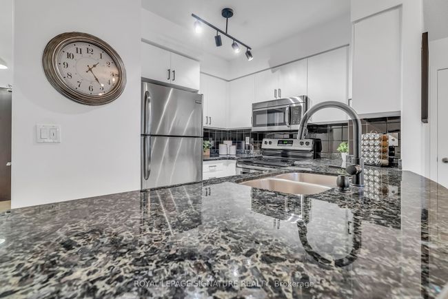1701 - 231 Fort York Blvd, Condo with 2 bedrooms, 1 bathrooms and 1 parking in Toronto ON | Image 11