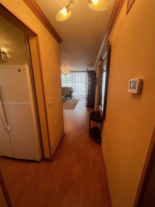 apt-301-3551 Ne 169th St, North Miami Beach, FL, 33160-3270 | Card Image