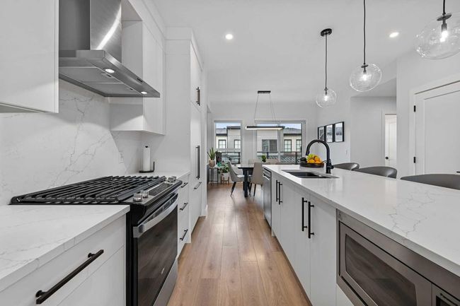 2213 77 Street Sw, Townhouse with 2 bedrooms, 3 bathrooms and 2 parking in Calgary AB | Image 9