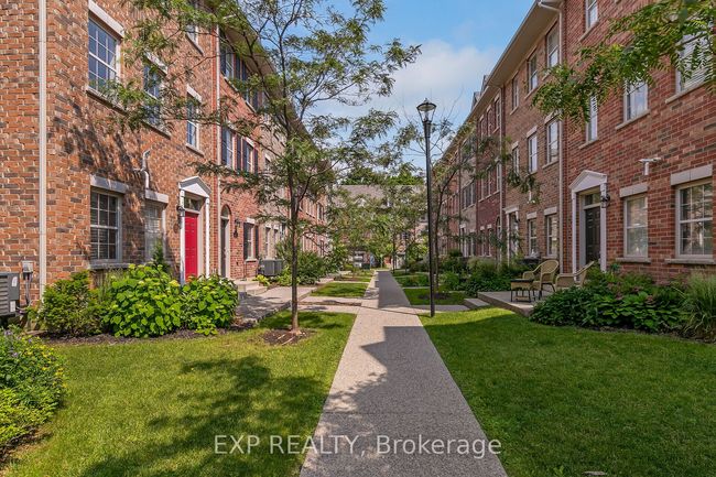 12 Oxfordshire Lane, Condo with 3 bedrooms, 4 bathrooms and 1 parking in Kitchener ON | Image 4