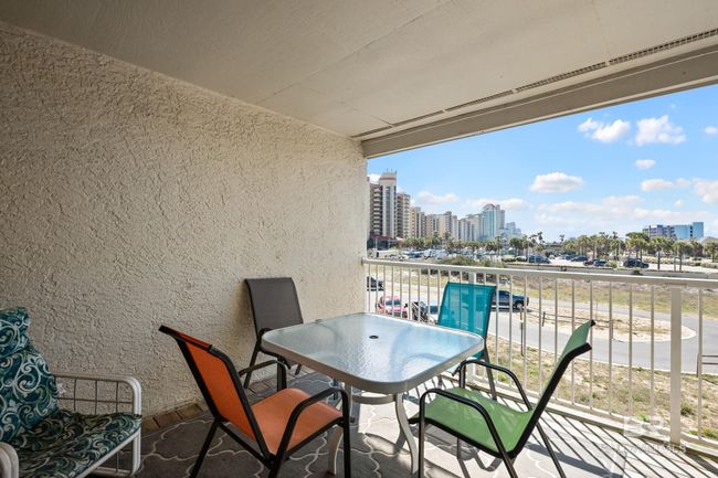 Balcony | Image 25