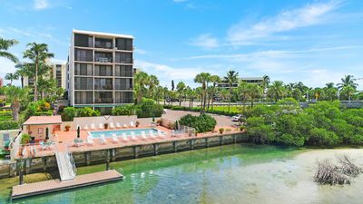 105 - 225 Beach Road, Condo with 2 bedrooms, 2 bathrooms and null parking in Tequesta FL | Image 3