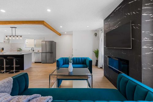 966 Berkley Dr Nw, Calgary, AB, T3K1A2 | Card Image