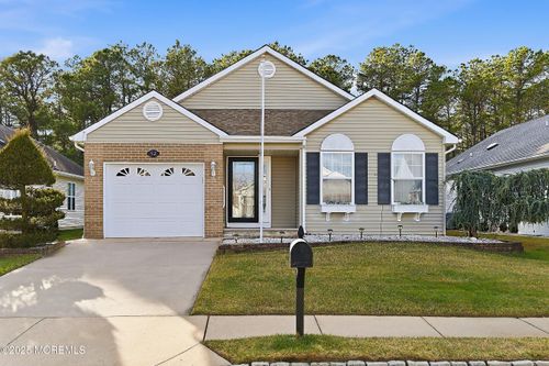 52 Canterbury Ln, Toms River, NJ, 08757-6589 | Card Image