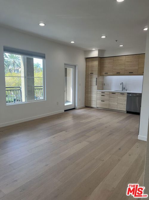 unit-205-6020 Seabluff Dr, Playa Vista, CA, 90094-2258 | Card Image