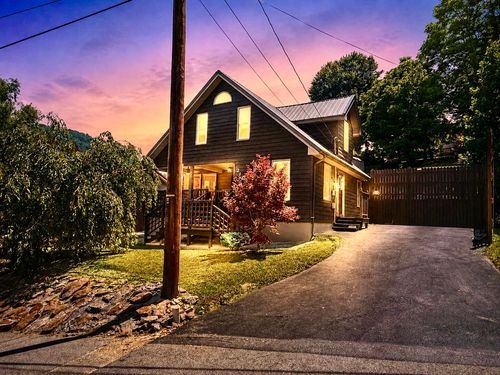 214 Spruce St, Pineville, KY, 40977-1412 | Card Image
