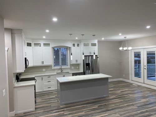 upper-9857 Corbould St, Chilliwack, BC, V2P4B8 | Card Image