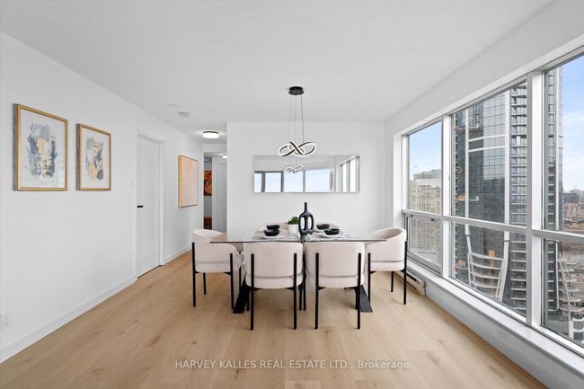 3211 - 10 Yonge St, Condo with 2 bedrooms, 2 bathrooms and null parking in Toronto ON | Image 17
