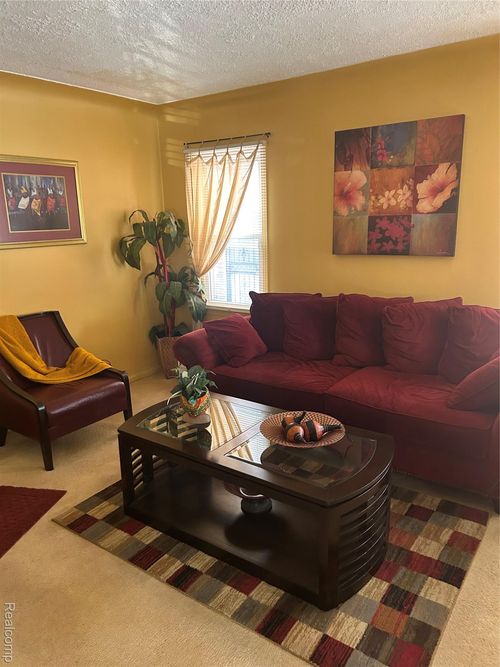 18281 Manor Street, Detroit, MI, 48221 | Card Image