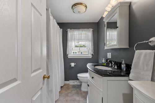 13 Asbury Street, Salem, NH, 03079 | Card Image