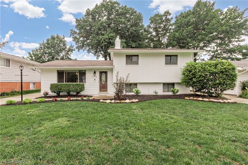 1174 Giesse Dr, Mayfield Heights, OH, 44124-1811 | Card Image