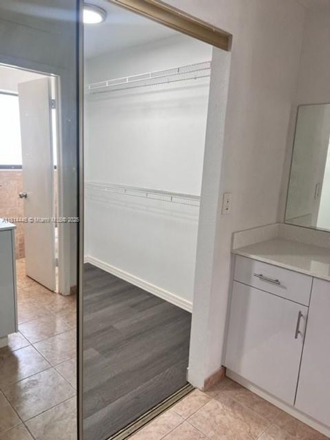 APT-511 - 958 Mockingbird Ln, Condo with 3 bedrooms, 3 bathrooms and null parking in Plantation FL | Image 19