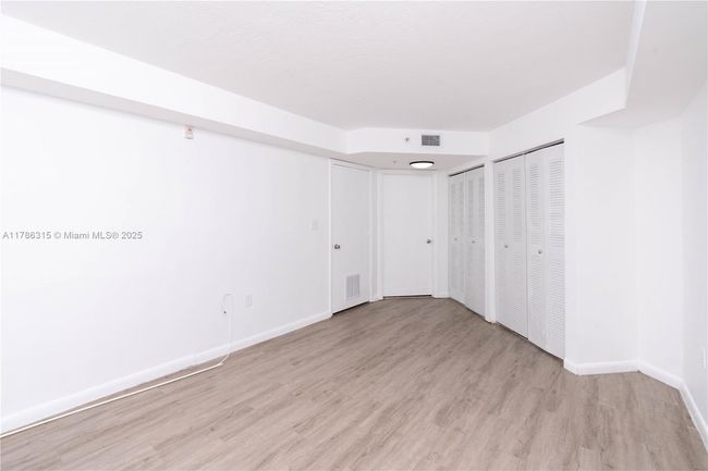 APT-207 - 102 Sw 6 Th Ave, Condo with 3 bedrooms, 2 bathrooms and null parking in Miami FL | Image 7