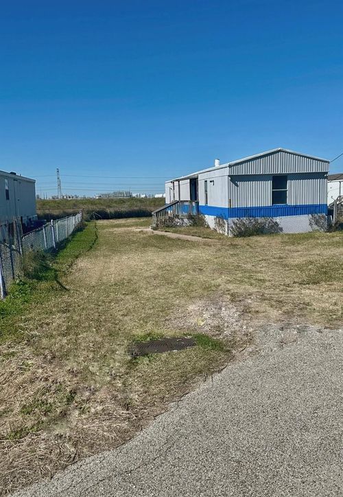 2529 Mcdonald Rd, Oyster Creek, TX, 77541-7622 | Card Image