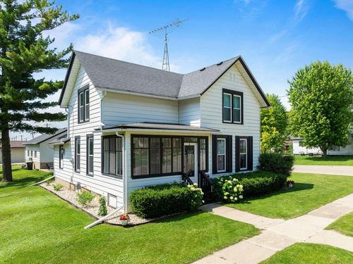 11 W Rockwell Street, Elkhorn, WI, 53121 | Card Image