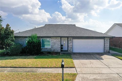 2701 Chenier St, Marrero, LA, 70072-6623 | Card Image